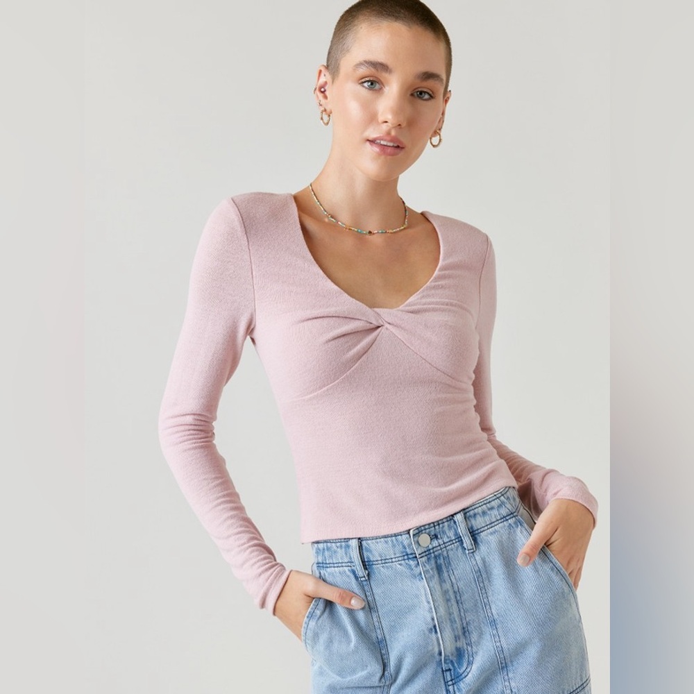 Francesca’s Women Twist Front Knit Light Pink Long Sleeve Top